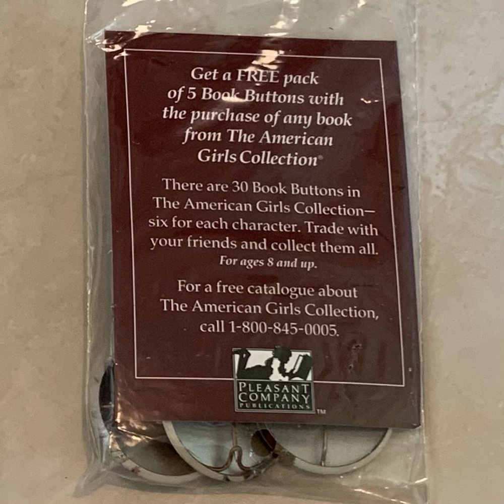 The American Girl Pleasant Company 1994 NWT VTG Five collectible buttons VTG NIB - Picture 5 of 8